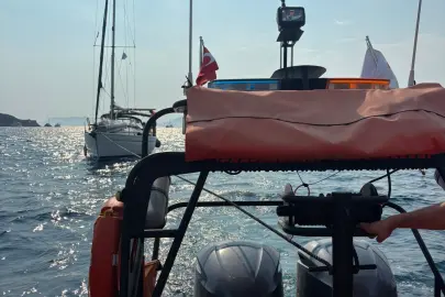 Fethiye açıklarında arızalanan tekne kurtarıldı