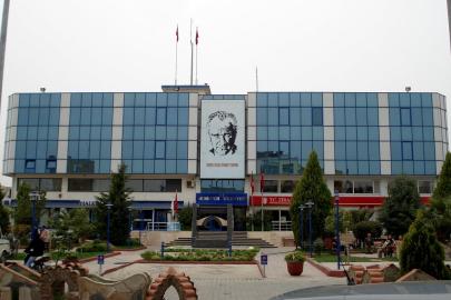 Menderes Belediyesi'ne operasyon. Başkan İlkay Çiçek dahil 13 kişi gözaltında