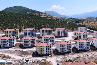 Sındırgı depreminin üzerinden 1 yıl geçti: "Anahtarları çok yakında teslim edeceğiz"