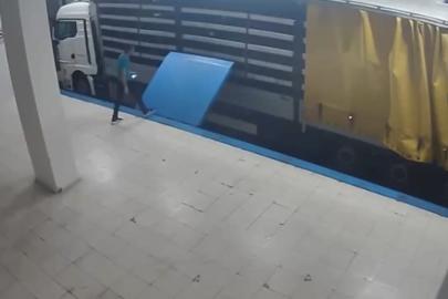 TIR'ın içinde firar edecekti. Suç örgütü üyesi yurt dışına kaçarken yakalandı